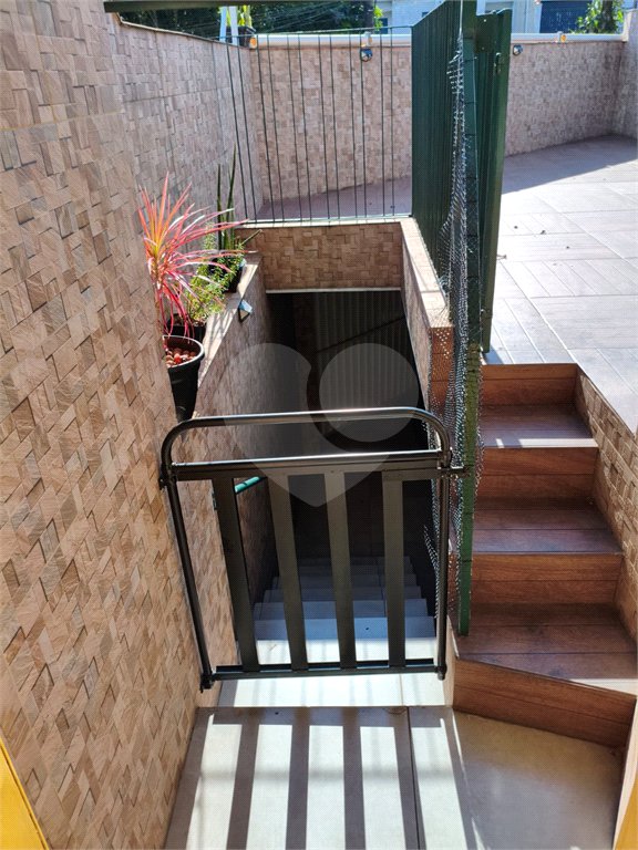 Sobrado à venda com 2 quartos, sendo 1 suíte, em Parque Novo Oratório, Santo André, SP