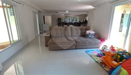 Casa à venda com 4 quartos, sendo 2 suítes, no condomínio Sausalito, Mairiporã - SP