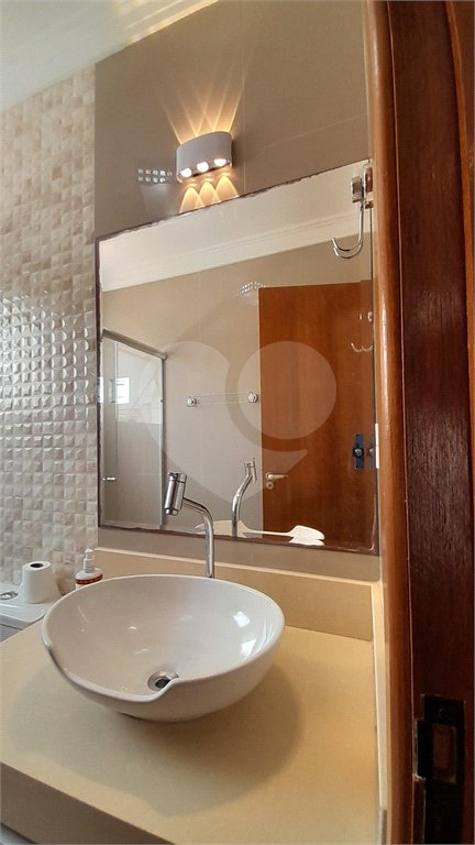Casa à venda com 3 quartos, sendo 1 suíte, no condomínio Residencial Jardins, São Bernardo do Campo - SP