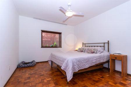Casa Térrea à venda com 3 quartos, sendo 1 suíte,  em Alto da Boa Vista, São Paulo, SP