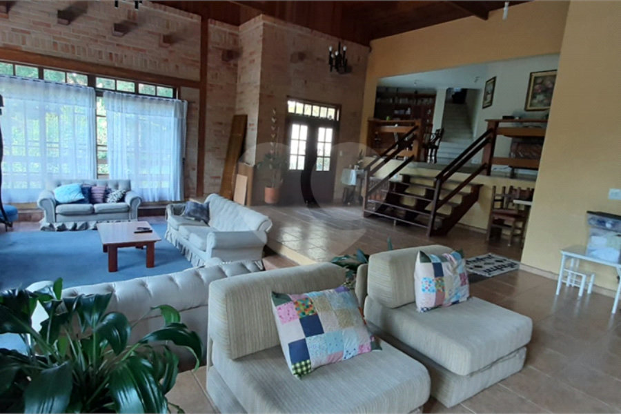 Casa à venda ou para alugar com 3 quartos, sendo 1 suíte, no condomínio Alpes de Caieiras, Caieiras - SP