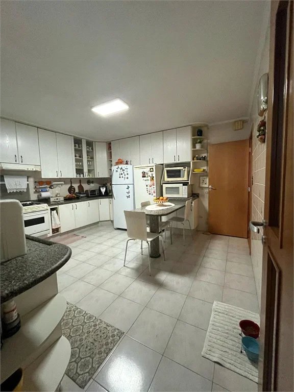Casa à venda com 3 quartos, sendo 1 suíte,  em Jardim Casablanca, São Paulo, SP