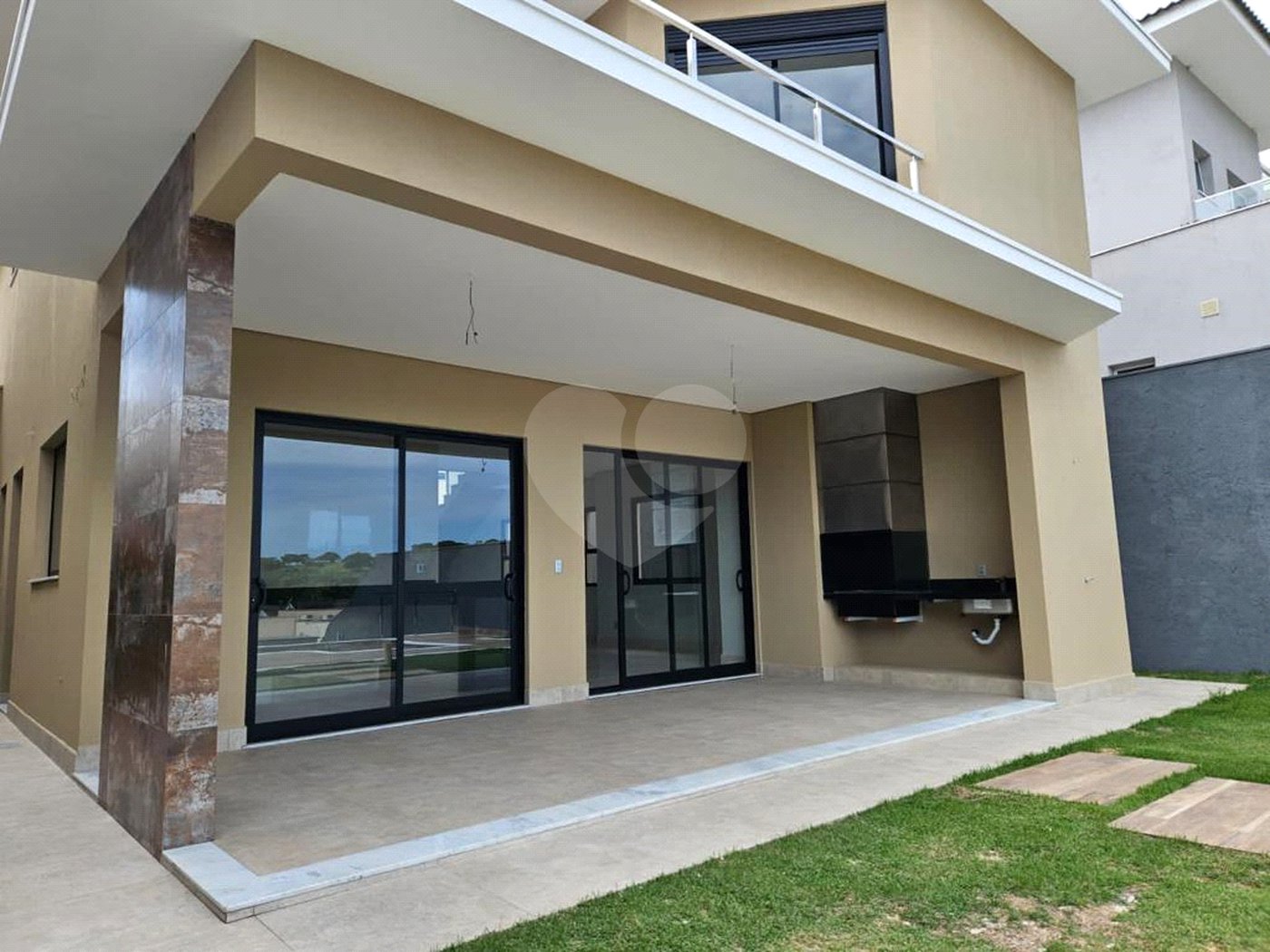 Casa à venda com 3 quartos, sendo 4 suítes, no condomínio Reserva dos Vinhedos, Louveira - SP