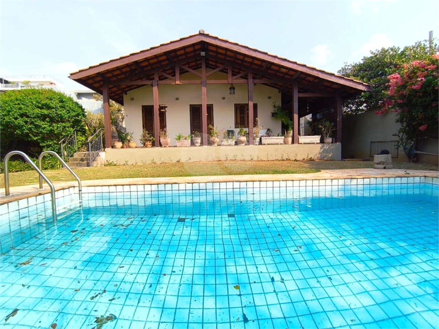 Casa à venda com 4 quartos, sendo 2 suítes, em Jardim Santa Bárbara, Atibaia, SP