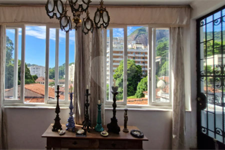 Casa à venda com 7 quartos, sendo 1 suíte, em Cosme Velho, Rio de Janeiro, RJ