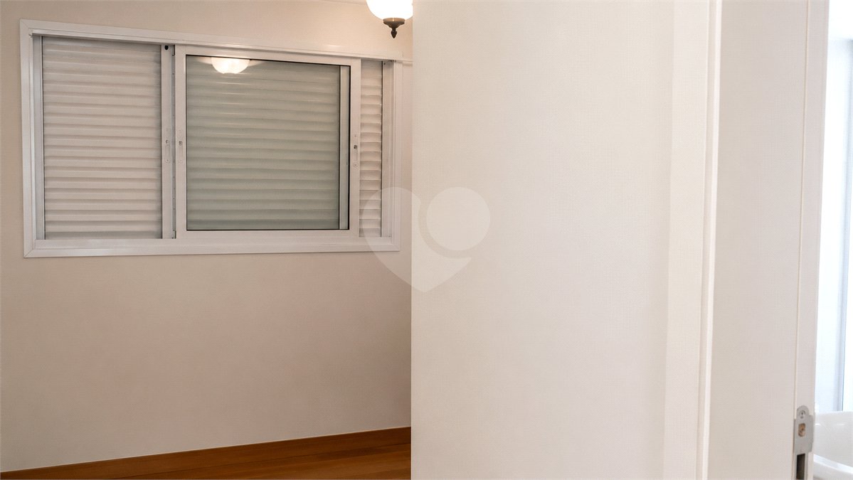 Apartamento à venda com 3 quartos, sendo 1 suíte, em Jardim das Acácias, São Paulo, SP