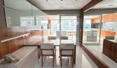 Apartamento à venda com 3 suítes em Moema, São Paulo, SP