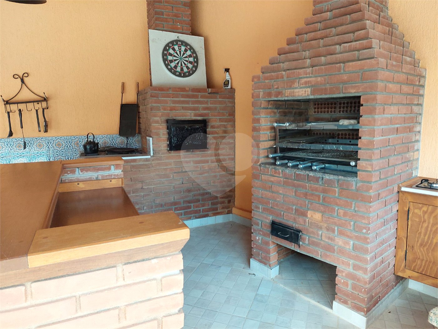 Casa à venda ou para alugar com 5 quartos, sendo 1 suíte, em Cumbari, Mairiporã, SP