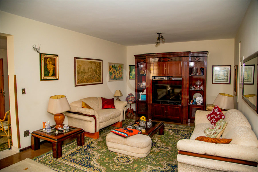 Casa à venda com 7 quartos, sendo 1 suíte, em Jardim Paulistano, São Paulo, SP