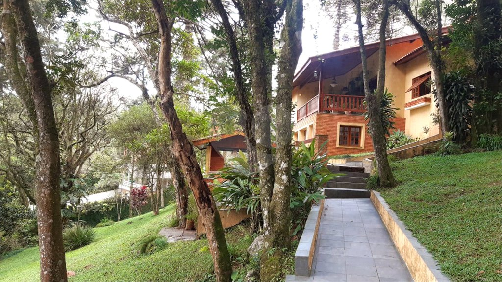 Casa à venda com 3 quartos, sendo 1 suíte, no condomínio Jardim da Monntanha Ii, Mairiporã - SP