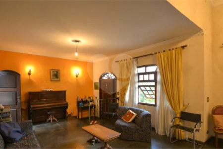 Casa à venda com 4 quartos, sendo 2 suítes, em Vila Mariana, São Paulo, SP