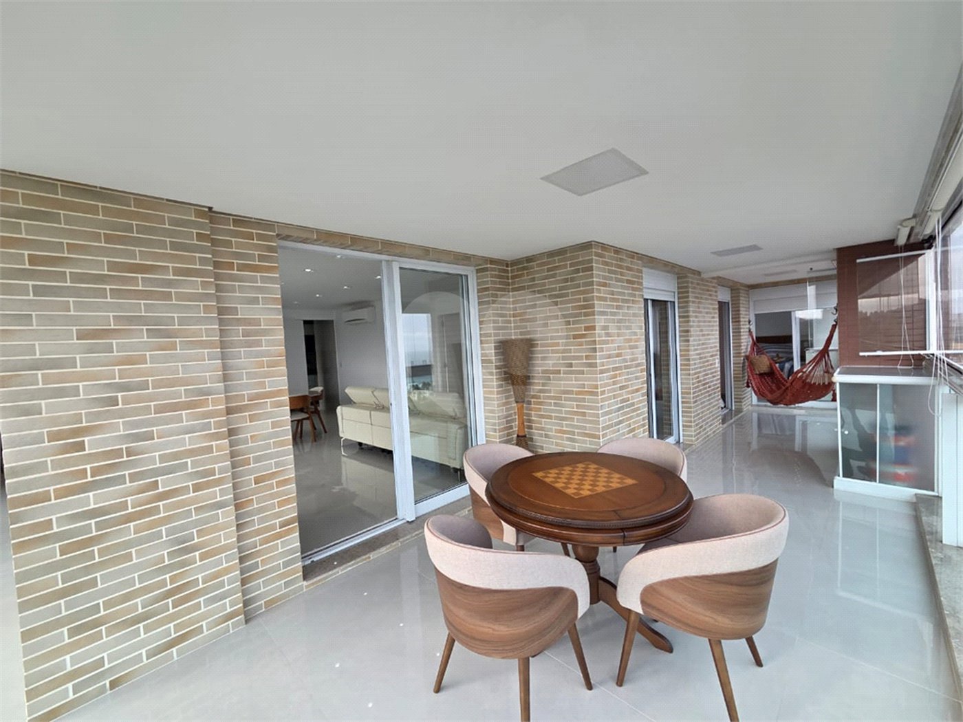 Apartamento à venda com 4 quartos, sendo 2 suítes, em Enseada, Guarujá, SP