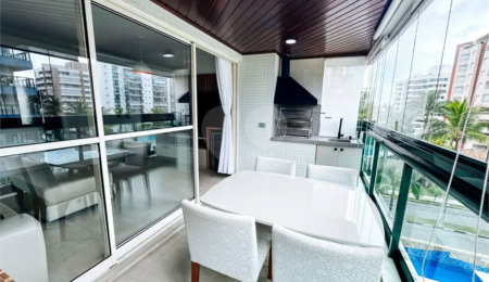 Apartamento à venda com 2 quartos, sendo 1 suíte,  em Riviera de São Lourenço, Bertioga, SP