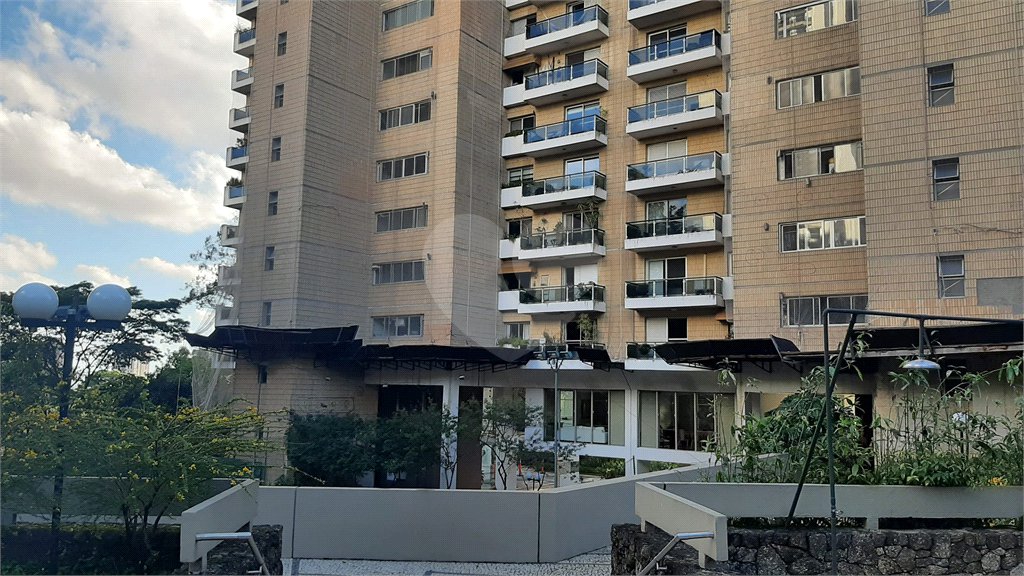 Apartamento à venda com 4 quartos, sendo 1 suíte, em Alto da Boa Vista, São Paulo, SP