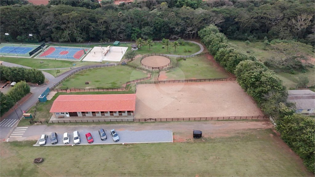 Casa à venda ou para alugar com 5 quartos, sendo 3 suítes, no condomínio Figueira Garden, Atibaia - SP