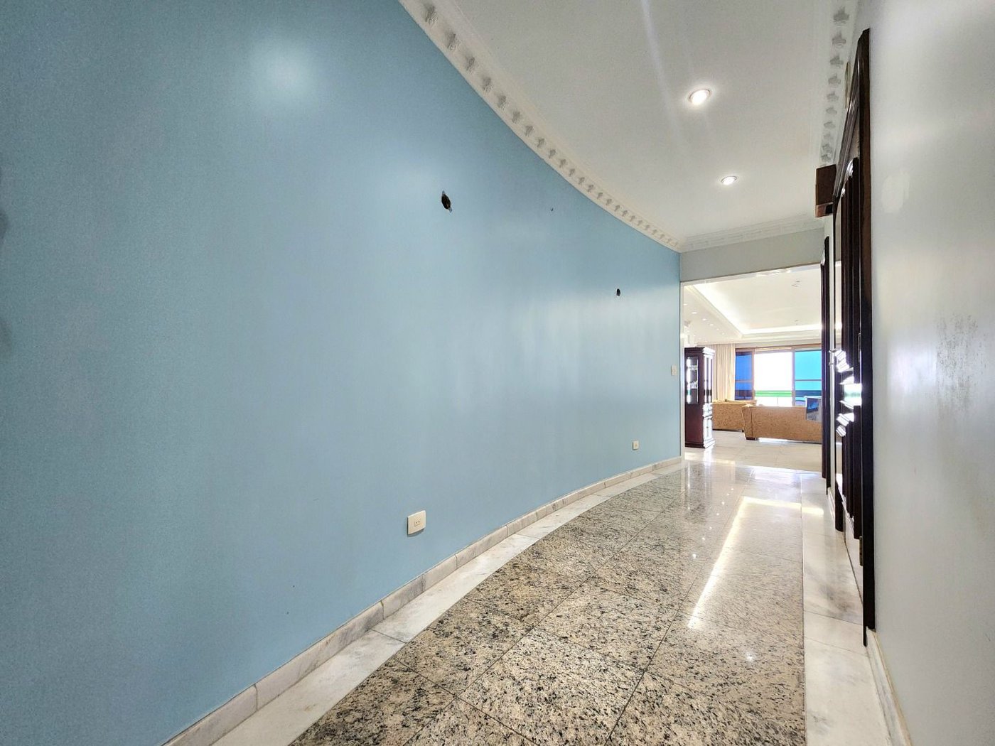 Apartamento Alto Padrão Frente Mar com 4 Dormitórios, 3 Suítes e 3 Vagas na Orla de Santos