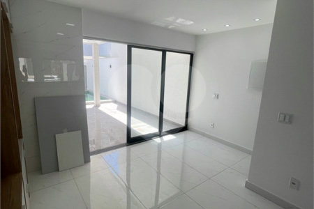 Casa à venda com 3 quartos, sendo 2 suítes, no condomínio Grand Park, Rio de Janeiro - RJ