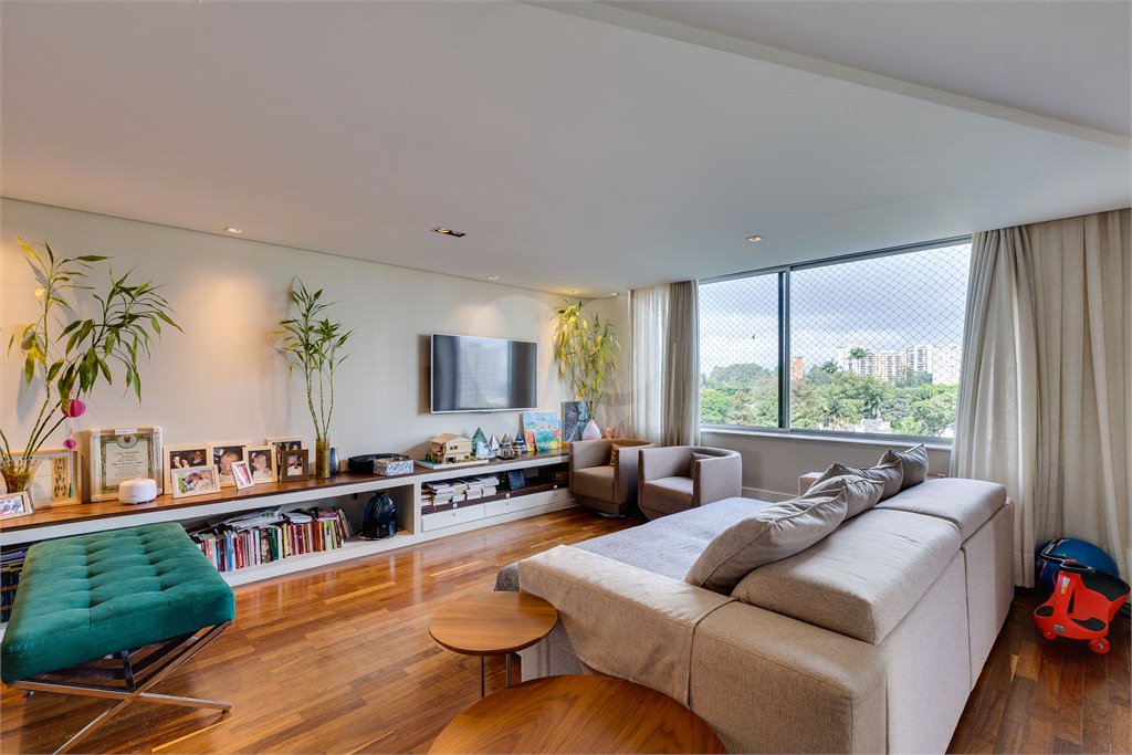 Apartamento à venda com 4 quartos, sendo 1 suíte, em Santo Amaro, São Paulo, SP