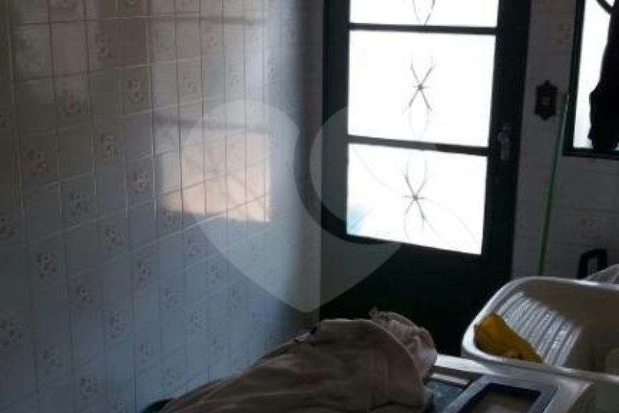 Sobrado à venda com 4 quartos, sendo 1 suíte, em Tremembé, São Paulo, SP