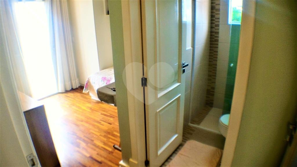 Casa à venda com 5 suítes no condomínio Travessa Tenente Ariston de Oliveira,4, São Paulo - SP