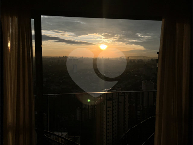 Apartamento à venda com 3 quartos, sendo 1 suíte,  em Vila Madalena, São Paulo, SP