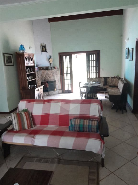 Chácara à venda com 4 quartos, sendo 1 suíte,  em Vila Dom Pedro, Atibaia, SP