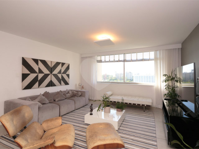 Apartamento à venda com 4 quartos, sendo 1 suíte,  em Alto da Boa Vista, São Paulo, SP