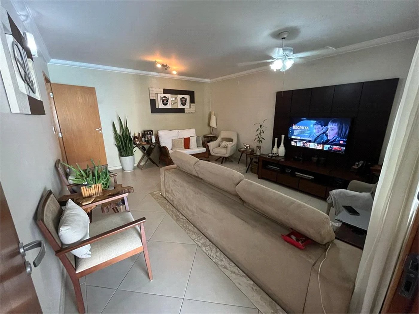 Casa à venda com 3 quartos, sendo 1 suíte,  em Jardim Casablanca, São Paulo, SP
