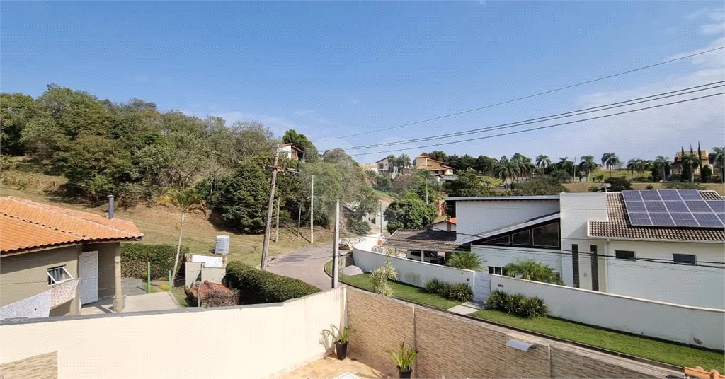Casa à venda com 3 quartos, sendo 1 suíte, no condomínio Chácaras do Lago, Vinhedo - SP