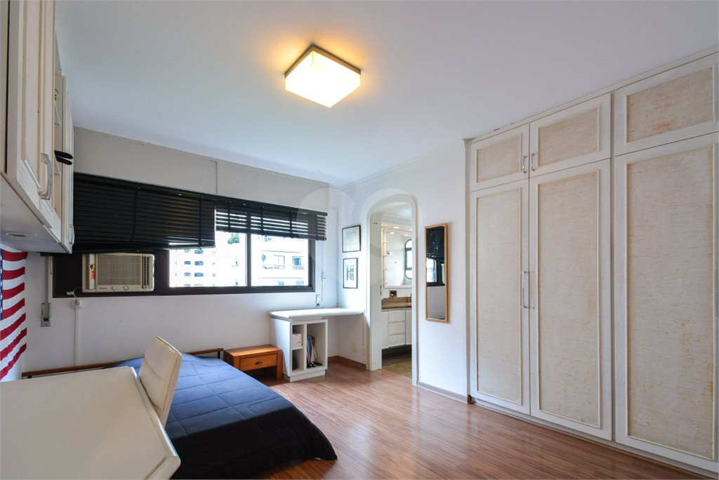 Apartamento à venda com 4 quartos, sendo 3 suítes,  em Jardim Paulista, São Paulo, SP