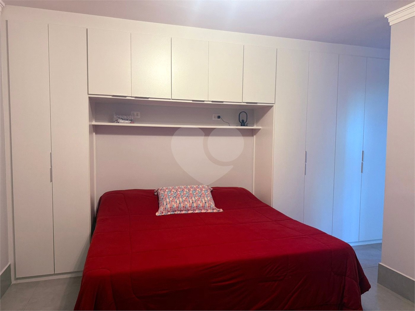 Sobrado à venda com 4 quartos, sendo 2 suítes, em Vila Santo Antônio, Cotia, SP