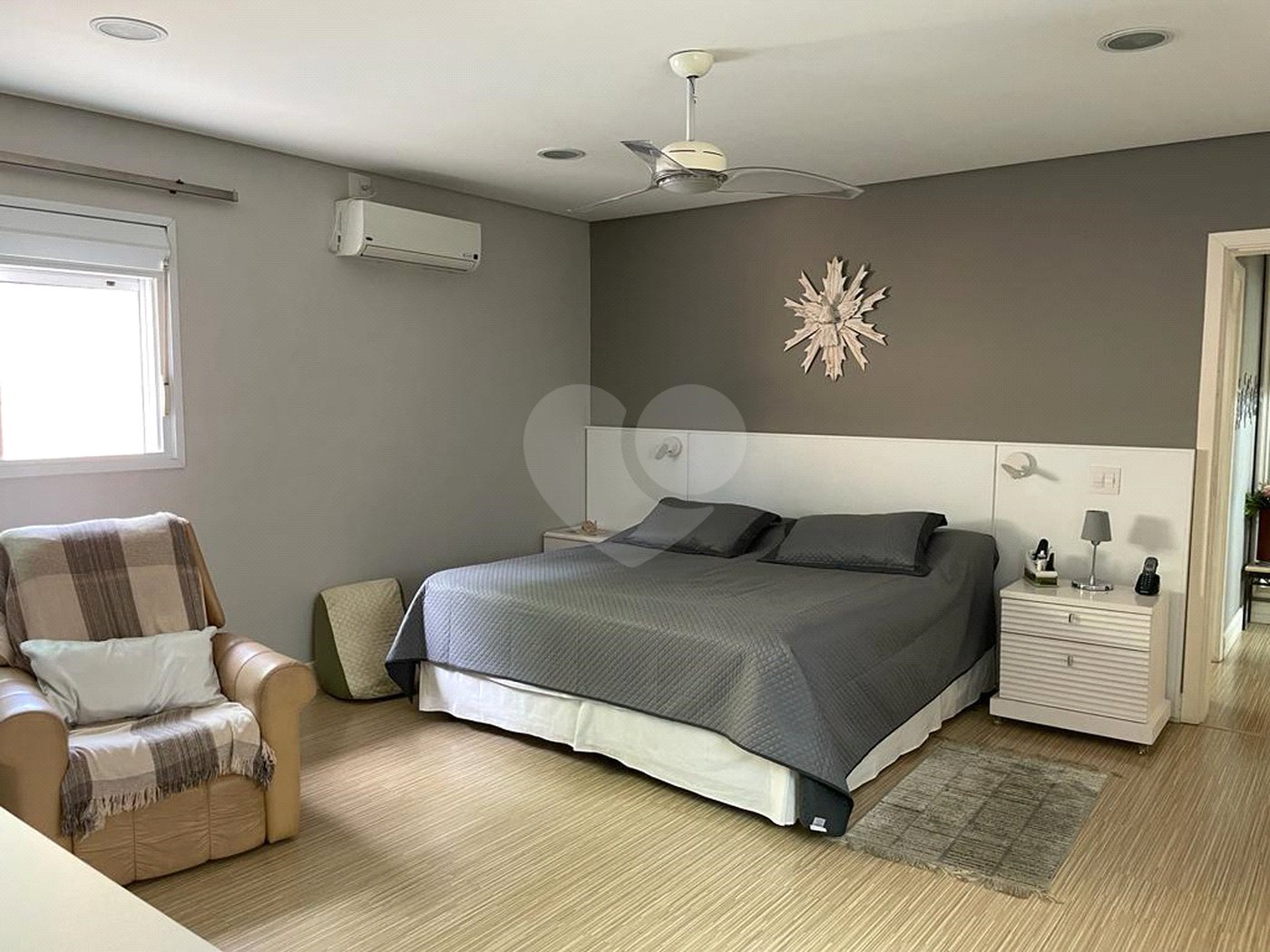 Casa à venda com 4 quartos, sendo 3 suítes, no condomínio Vila Hípica I, Vinhedo - SP