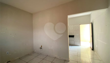 Casa Térrea à venda com 2 quartos em Petrópolis, Várzea Grande, MT