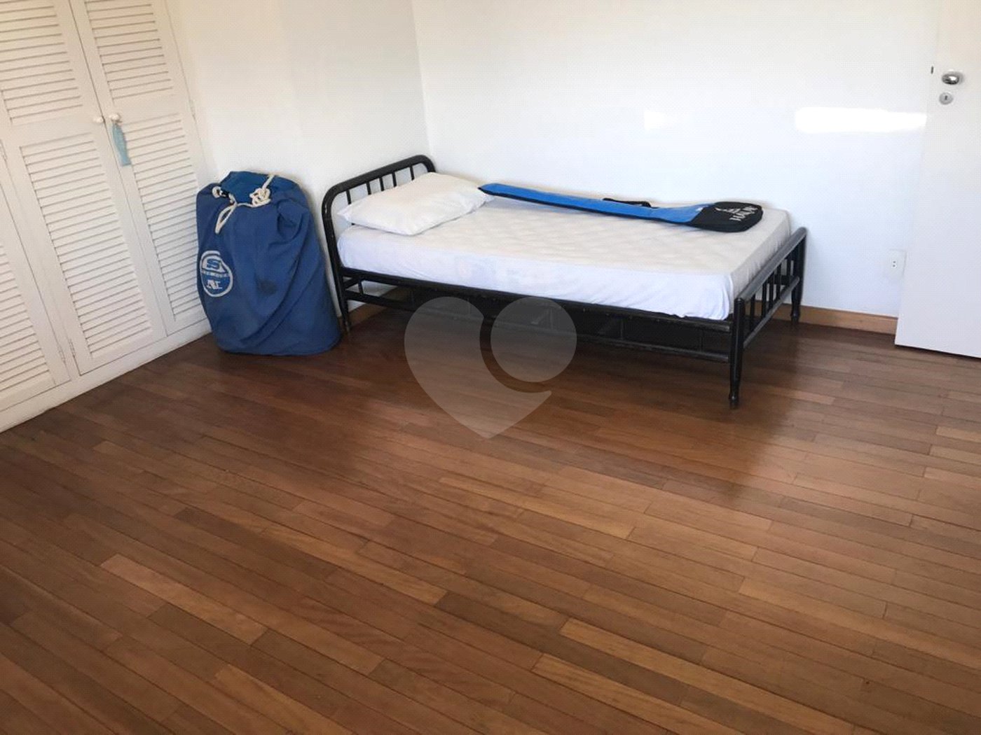 Casa à venda com 3 quartos, sendo 1 suíte, em Guarapiranga, São Paulo, SP