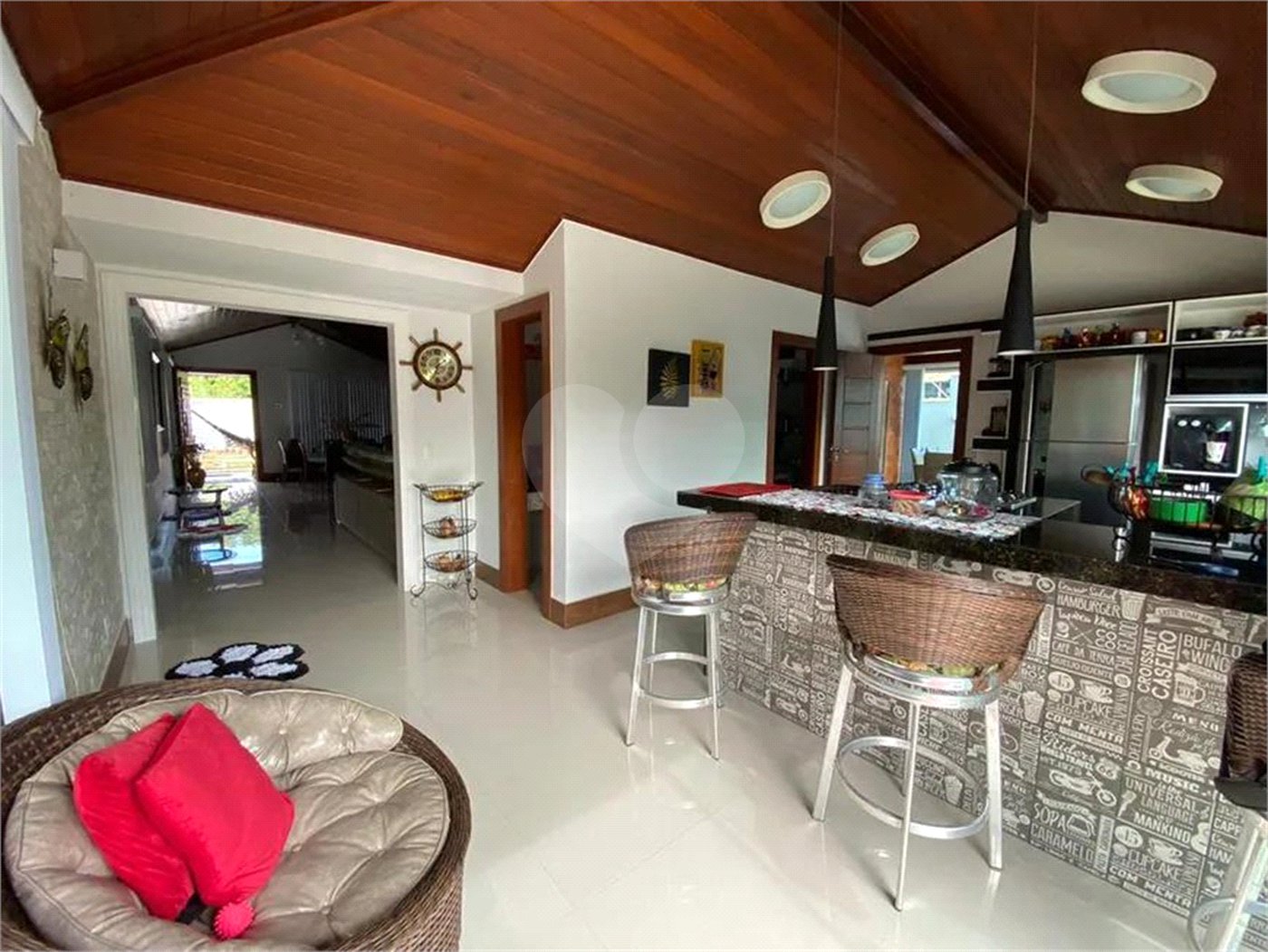 Casa à venda com 4 quartos, sendo 3 suítes,  em Praia Rasa, Armação dos Búzios, RJ