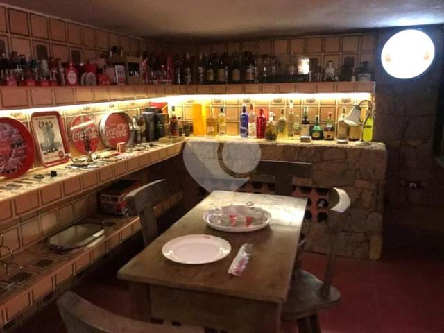 Casa à venda com 5 quartos, sendo 3 suítes,  no condomínio Alpes da Cantareira, Mairiporã - SP