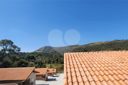 Casa à venda com 2 suítes no condomínio Vilagio, Atibaia - SP