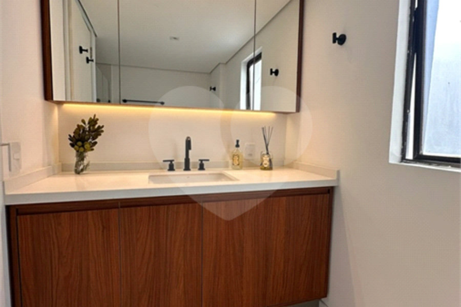 Apartamento para alugar com 3 quartos, sendo 2 suítes, em Moema, São Paulo, SP