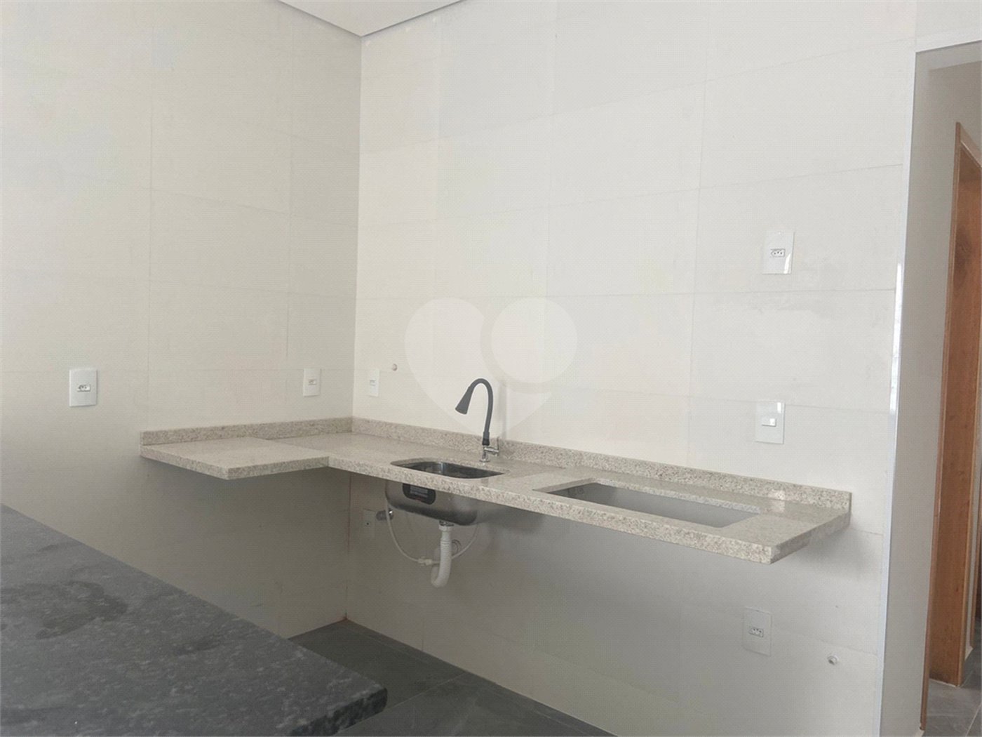 Casa à venda com 2 quartos, sendo 1 suíte, em Jardim Vergínia, Sorocaba, SP