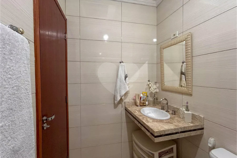 Sobrado à venda com 3 quartos, sendo 1 suíte, em Vila Mangalot, São Paulo, SP