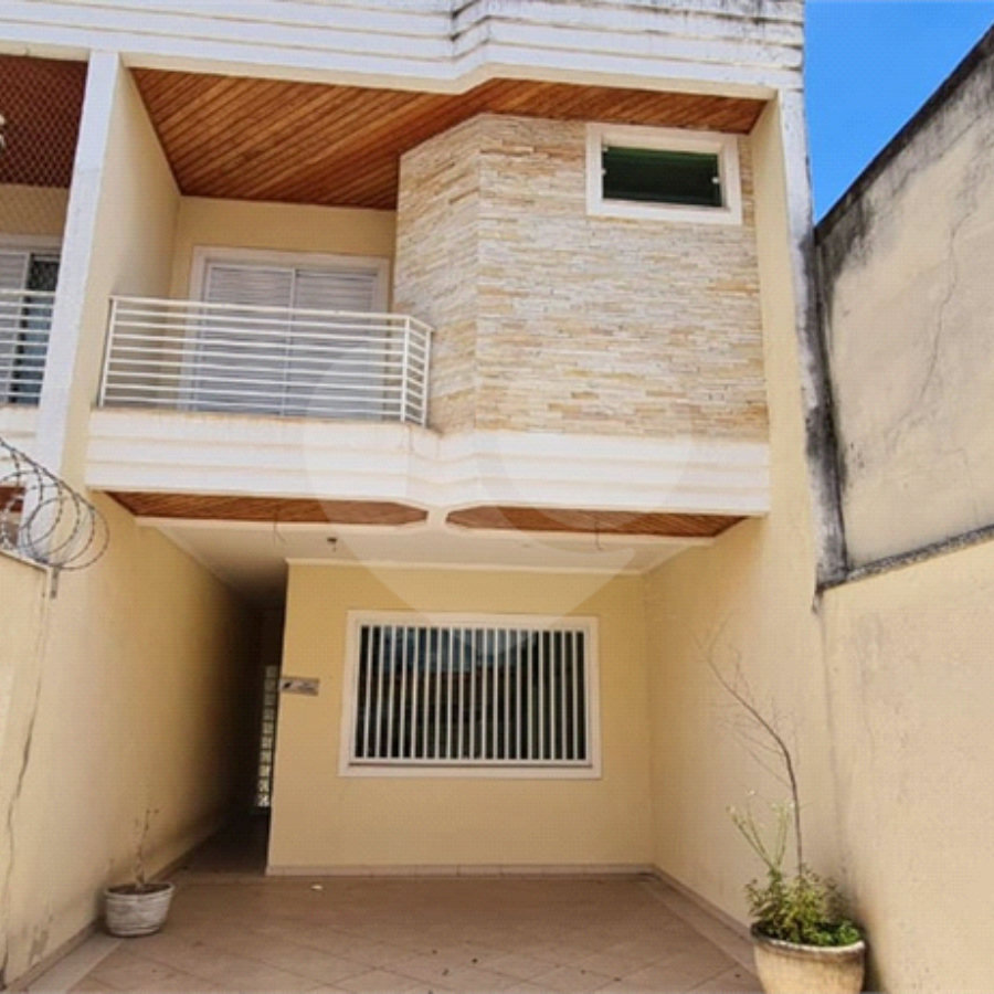 Sobrado a venda no Ipiranga de 220m² com 4 suítes e 2 vagas.Estuda permuta.