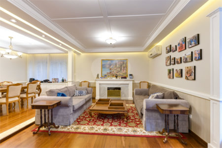 Casa à venda com 4 quartos, sendo 2 suítes,  em Alto da Boa Vista, São Paulo, SP