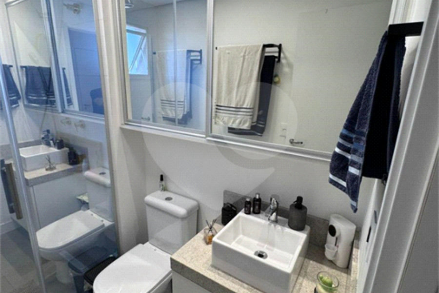 Apartamento á venda de 81m2 no Ipiranga com 2 dorms, 2 suítes, 3 banheiros, 2 vagas. Estuda permuta.