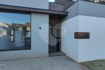 Casa à venda com 3 suítes no condomínio Reserva Ybyra, Atibaia - SP