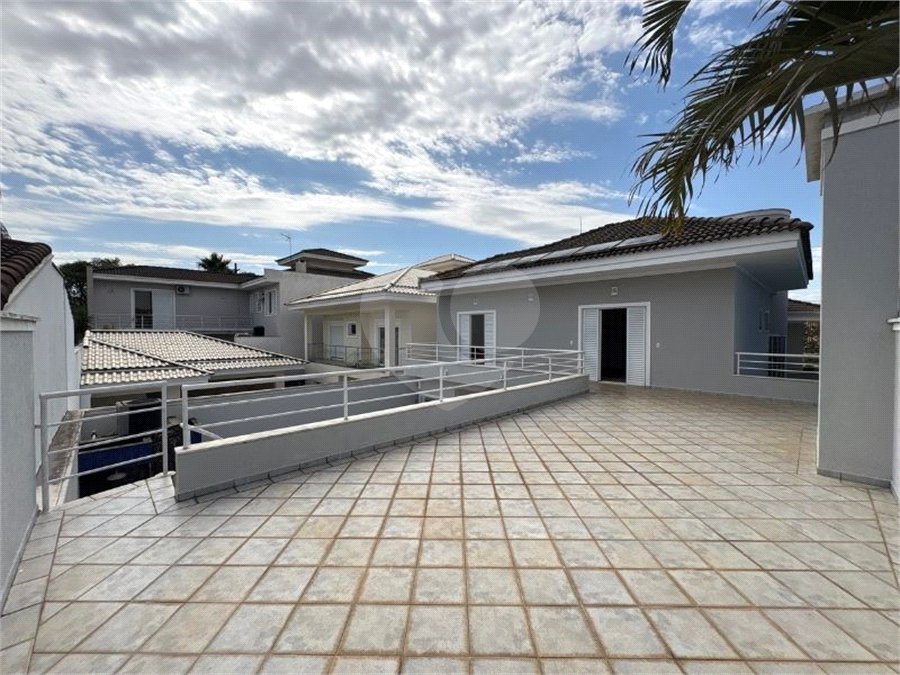 Casa à venda com 5 quartos, sendo 3 suítes, no condomínio Granja Olga III, Sorocaba - SP