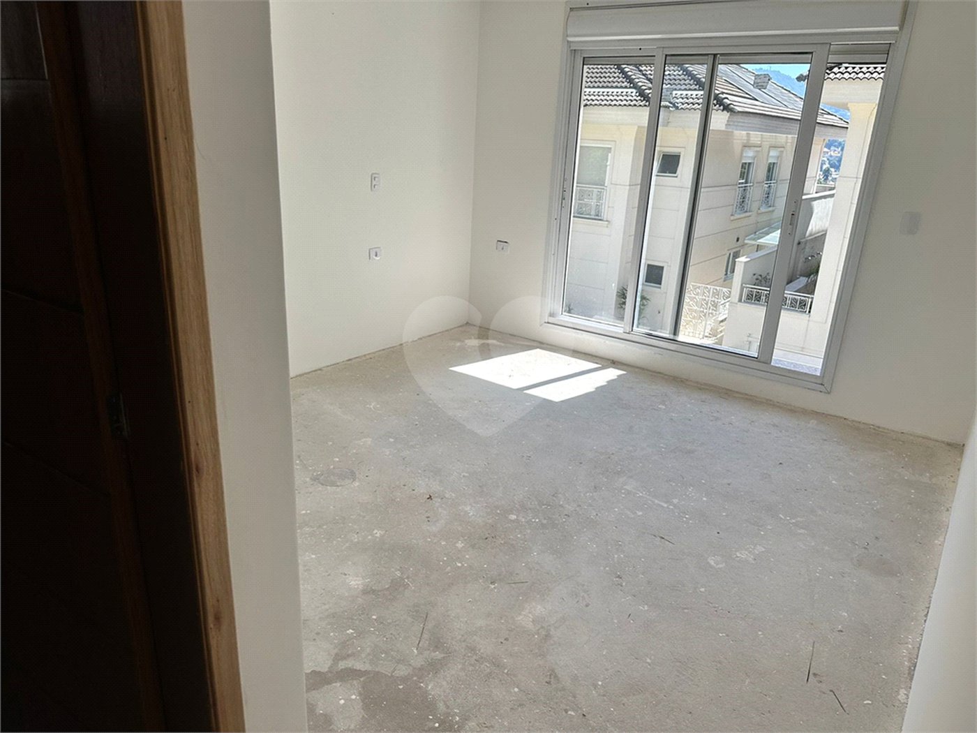 Casa à venda com 4 suítes no condomínio Villaggio Houda, São Paulo - SP