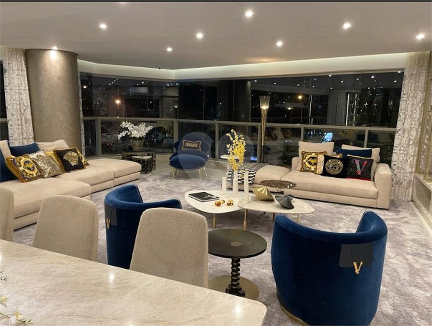 Apartamento à venda com 3 suítes em Moema, São Paulo, SP