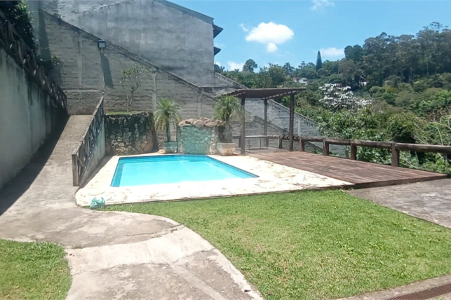 Casa à venda com 5 quartos, sendo 1 suíte, em Roseira, Mairiporã, SP