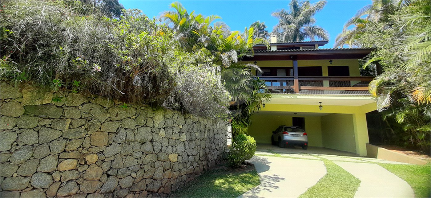 Casa à venda com 4 quartos, sendo 3 suítes, no condomínio Sausalito, Mairiporã - SP