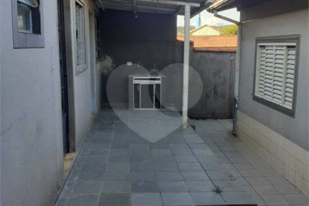 Casa à venda com 3 quartos, sendo 1 suíte, em Jardim Castanheira, São José dos Campos, SP
